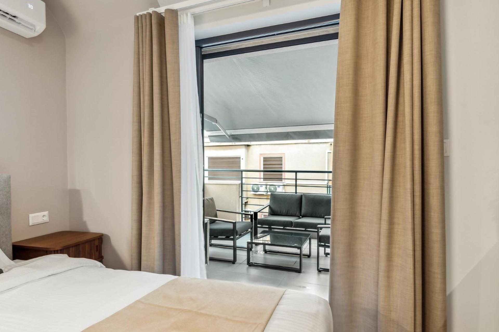 Limehome Athens Solonos City Center Bagian luar foto