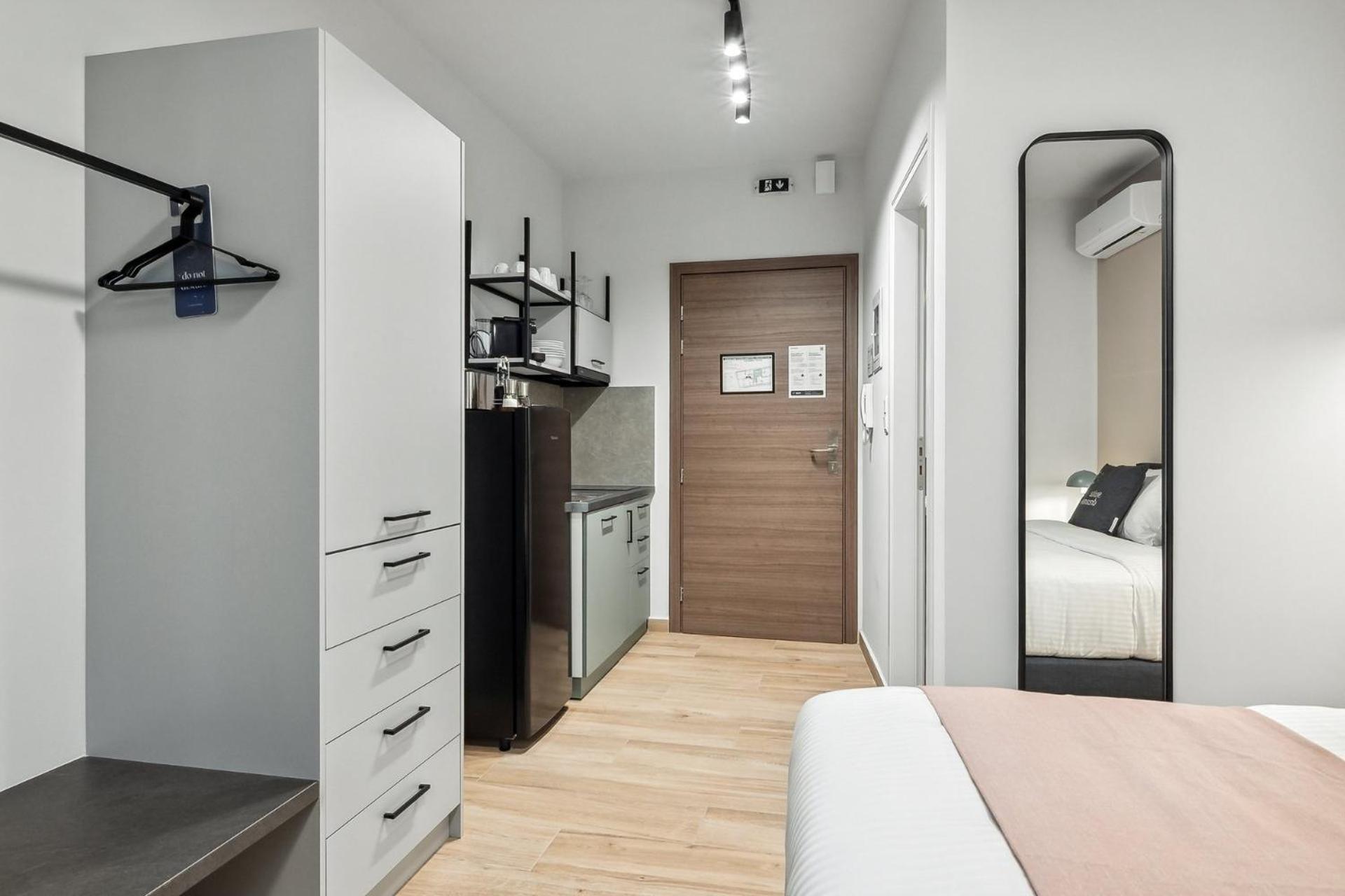 Limehome Athens Solonos City Center Bagian luar foto