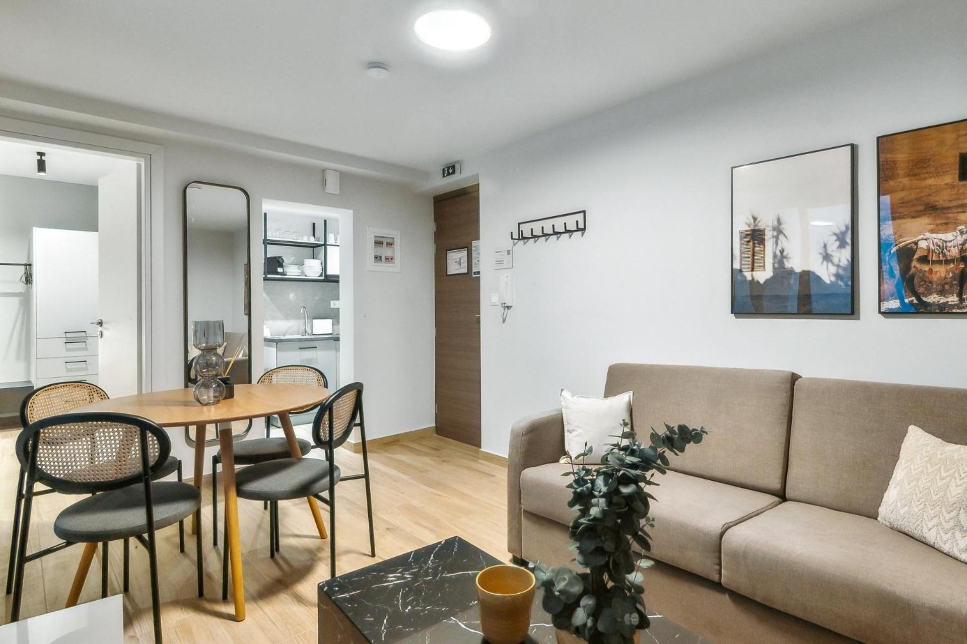 Limehome Athens Solonos City Center Bagian luar foto